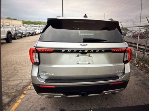 Used 2025 Ford Explorer Active w/ Active Comfort Package AWD/4WD image 13