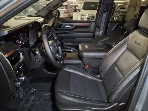 Used 2025 GMC Yukon Denali AWD/4WD image 13
