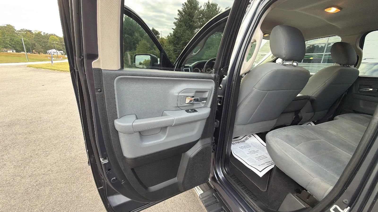 Used 2018 RAM 1500 Classic SLT AWD/4WD image 36