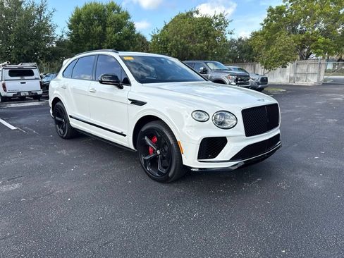 Used 2022 Bentley Bentayga AWD/4WD image 1