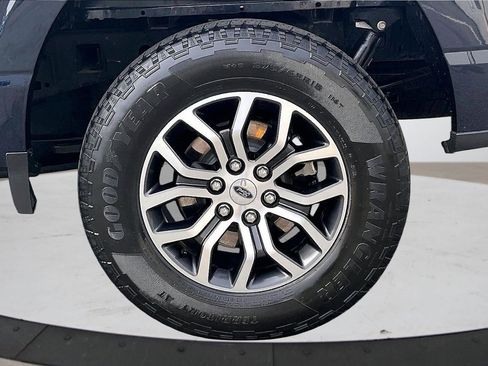 Used 2022 Ford F150 Lariat w/ Trailer Tow Package image 36