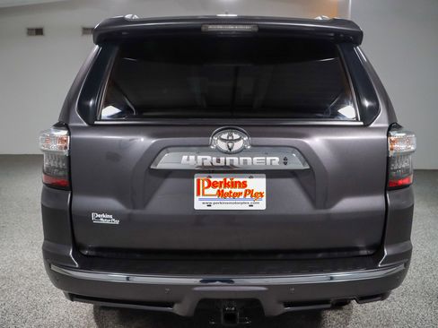 Used 2022 Toyota 4Runner Limited AWD/4WD image 8