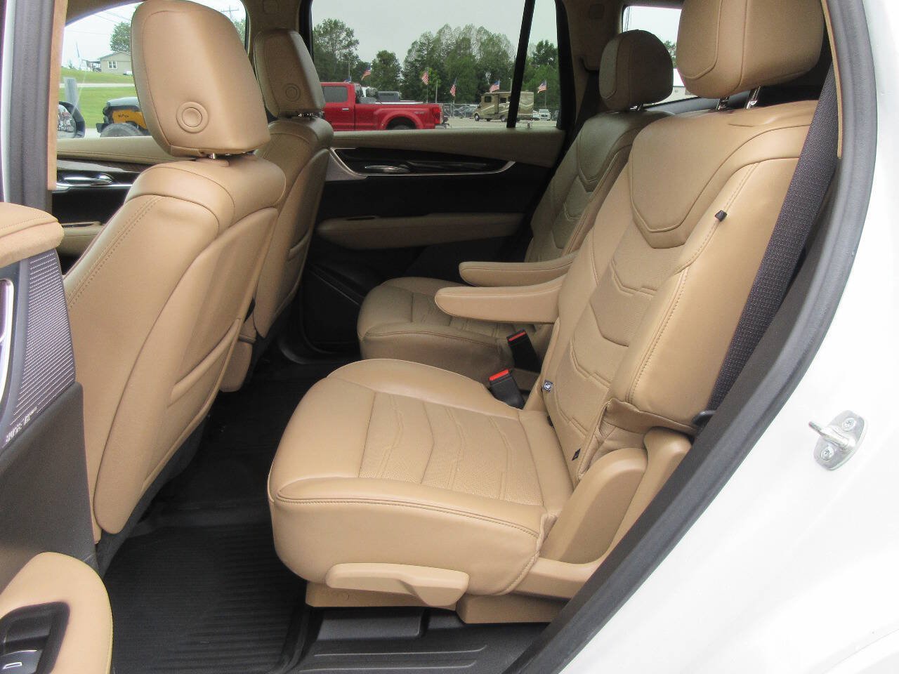 Used 2025 Cadillac XT6 Premium Luxury w/ Platinum Package FWD image 13