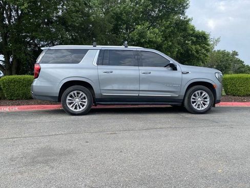 Used 2023 GMC Yukon XL SLT AWD/4WD image 2