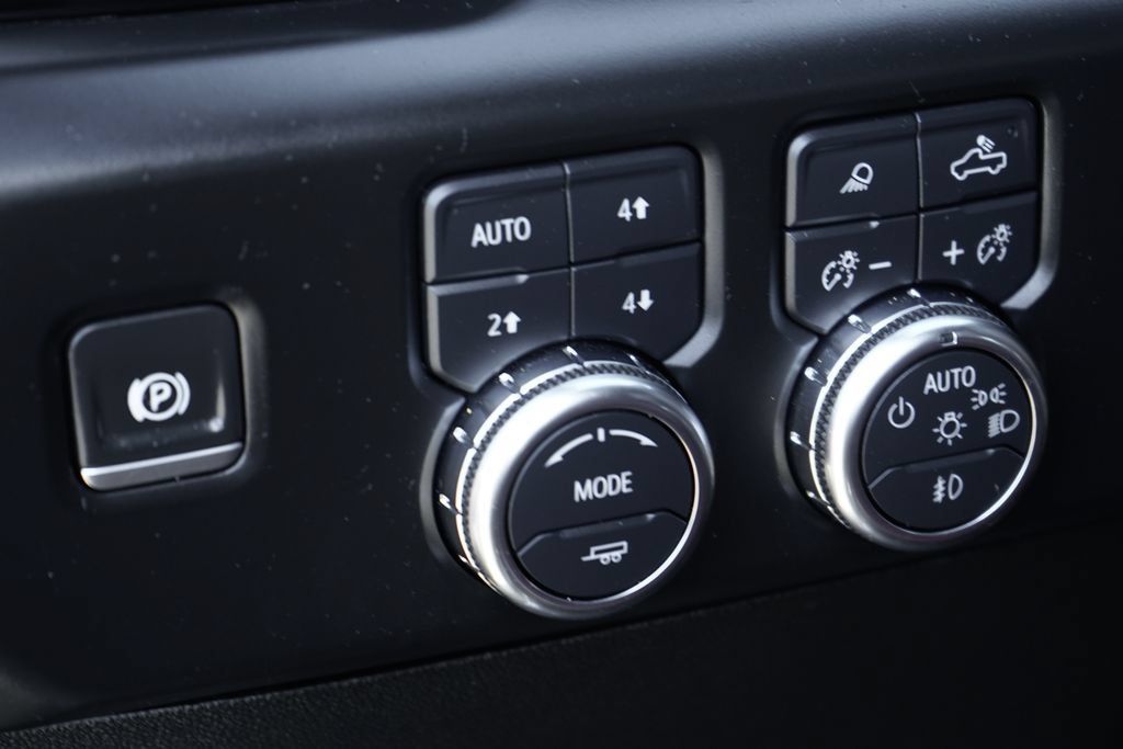 Used 2024 GMC Sierra 3500 Denali Ultimate AWD/4WD image 23
