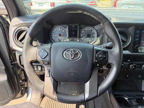 Certified 2017 Toyota Tacoma TRD Sport w/ Tow Package (A/T) AWD/4WD image 9