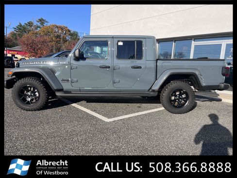 New 2025 Jeep Gladiator Sport image 2