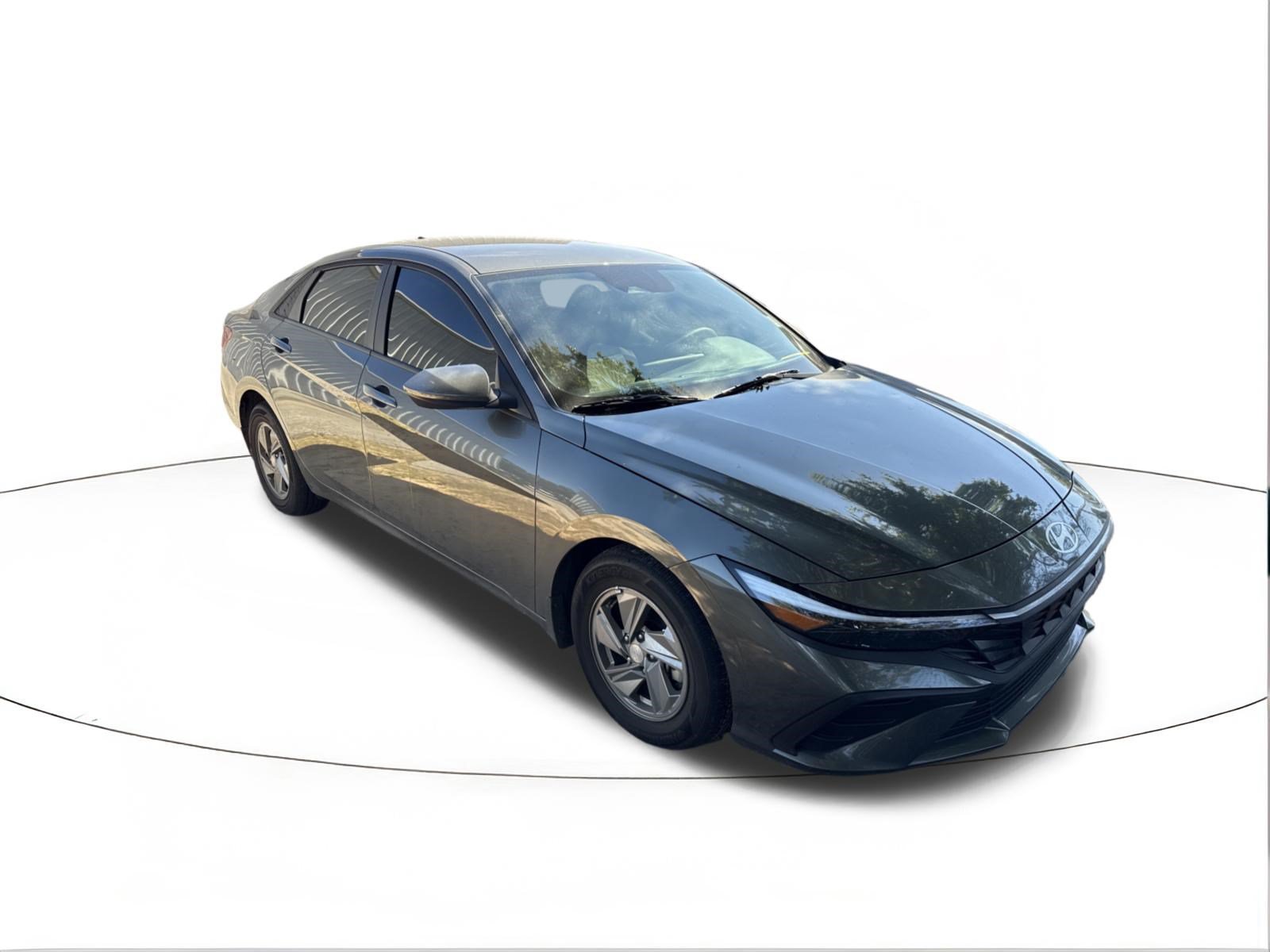 Used 2026 Hyundai Elantra SE FWD image 1