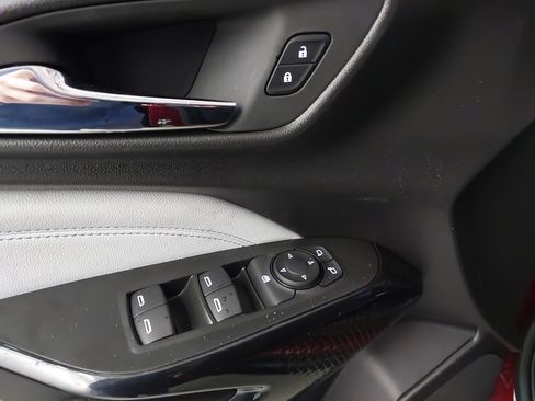 Used 2025 Chevrolet Trax LT w/ Driver Confidence Package FWD image 26