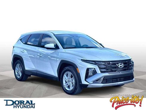 Used 2025 Hyundai Tucson SE FWD image 1