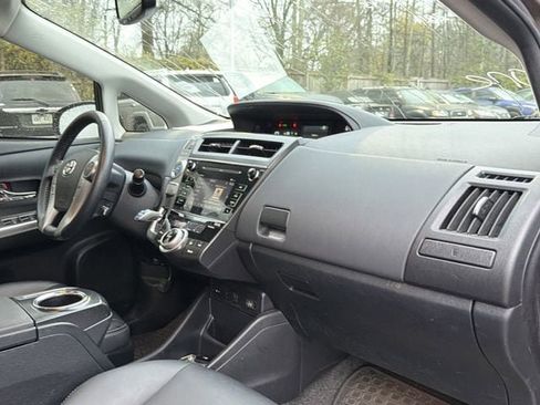 Used 2017 Toyota Prius V Five image 20