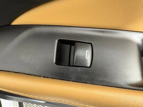 Used 2018 Buick Enclave Essence image 39