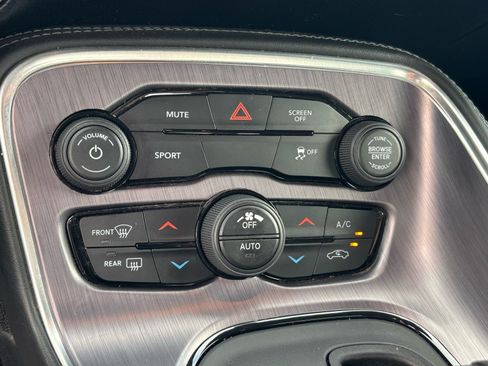 Used 2018 Dodge Challenger SXT RWD image 13