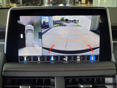 Used 2021 Chevrolet Tahoe RST w/ Luxury Package image 12