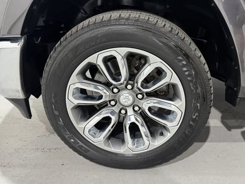 Used 2019 RAM 1500 Laramie AWD/4WD image 9