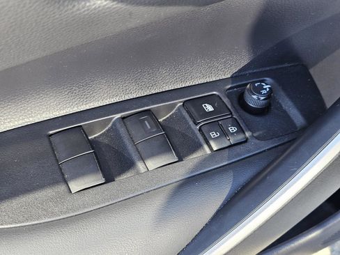 Used 2022 Toyota Corolla SE image 11