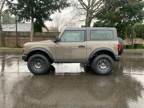 New 2025 Ford Bronco Base w/ Sasquatch Package image 2