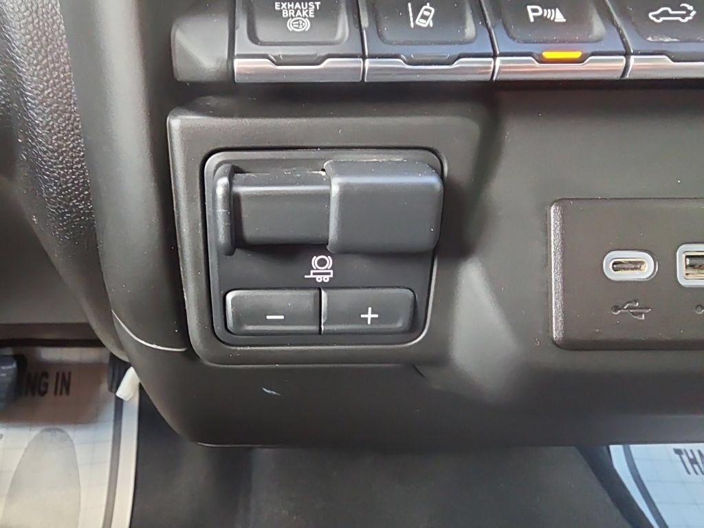 Used 2024 Chevrolet Silverado 2500 Custom w/ Custom Value Package AWD/4WD image 9