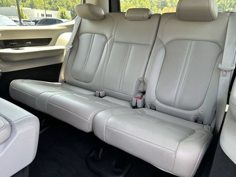Certified 2022 Jeep Grand Wagoneer Series I AWD/4WD image 16