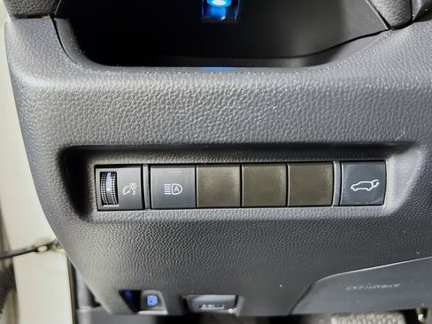 Used 2021 Toyota RAV4 XSE AWD/4WD image 10