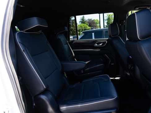 Used 2023 Chevrolet Suburban Premier AWD/4WD image 23