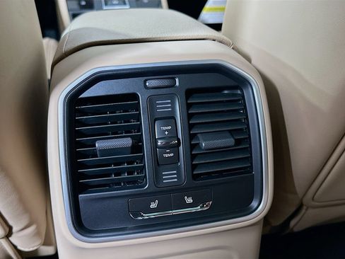 Certified 2026 Porsche Macan AWD/4WD image 27
