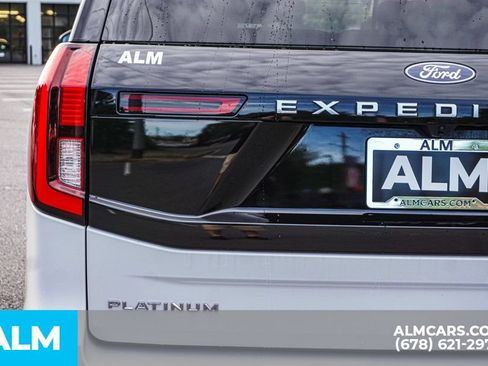 Used 2025 Ford Expedition Platinum AWD/4WD image 12