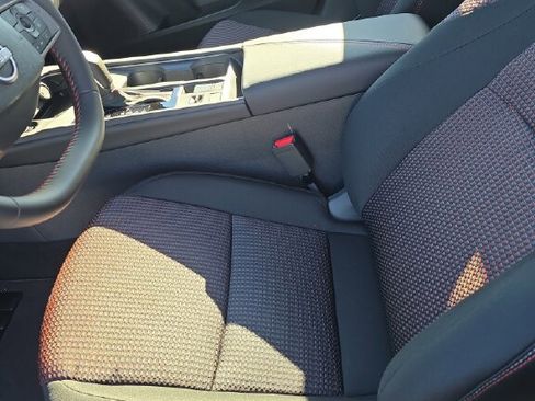 New 2026 Nissan Sentra SR w/ Floor Mat Package FWD image 5