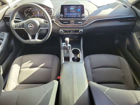 Used 2024 Nissan Altima 2.5 SV image 11