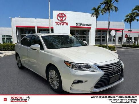 Used 2017 Lexus ES 350 w/ Accessory Package FWD image 1