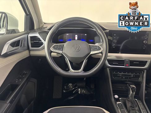 Used 2025 Volkswagen Taos SE image 15