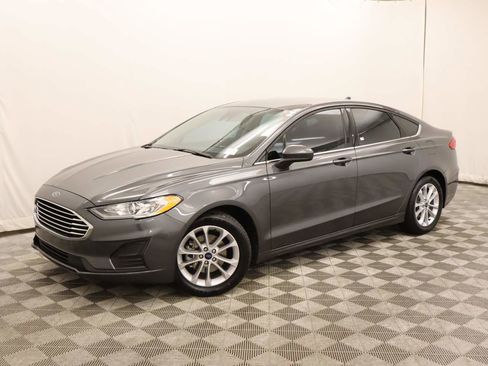 Used 2020 Ford Fusion SE image 1