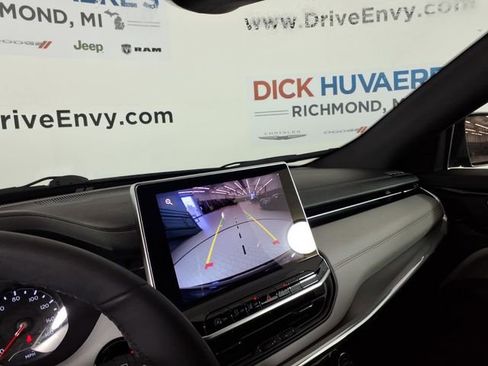 Used 2023 Jeep Compass Limited image 27