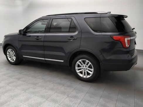 Used 2017 Ford Explorer XLT FWD image 3