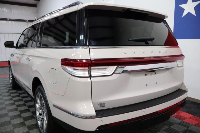 Used 2022 Lincoln Navigator L Reserve RWD image 12