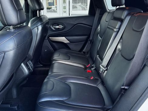 Used 2018 Jeep Cherokee Limited FWD image 17