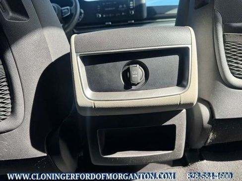 Used 2023 Kia Carnival LX FWD image 17