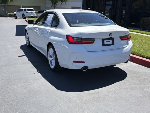 Used 2025 BMW 330i Sedan w/ Premium Package RWD image 18