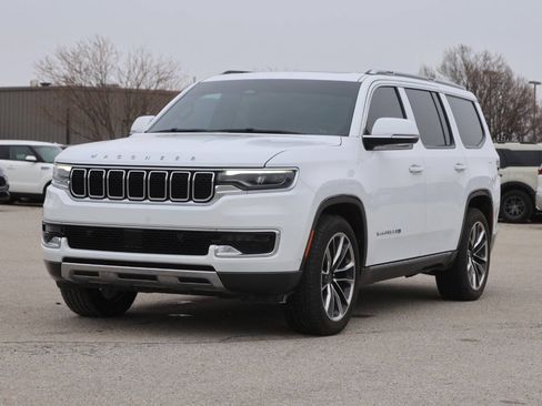 Used 2022 Jeep Wagoneer Series III w/ Premium Group I AWD/4WD image 6