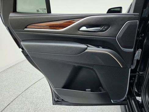 Used 2024 Cadillac Escalade Premium Luxury image 26