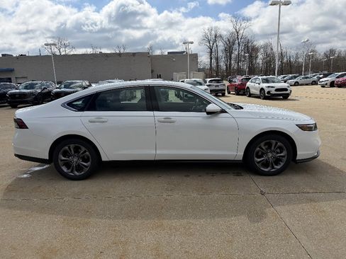 Used 2023 Honda Accord EX image 3