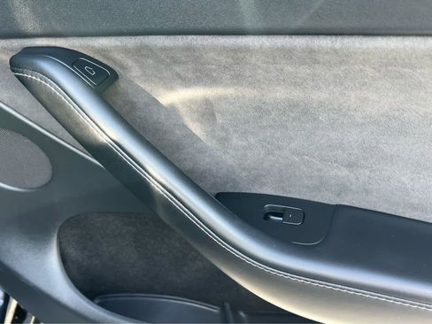 Used 2022 Tesla Model Y Performance AWD/4WD image 22