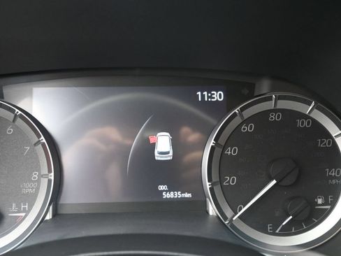Used 2023 Toyota Highlander XSE FWD image 10