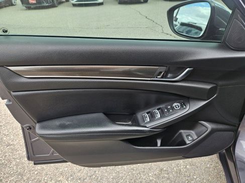 Used 2018 Honda Accord Sport image 9