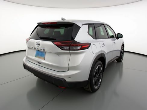 Used 2025 Nissan Rogue SV FWD image 9