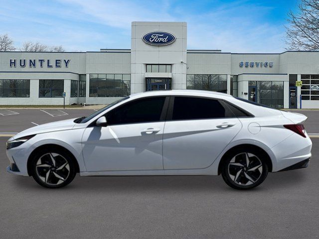 Used 2023 Hyundai Elantra Limited w/ Cargo Package FWD image 6