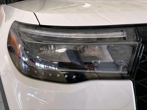 Used 2025 Ford Explorer ST AWD/4WD image 25