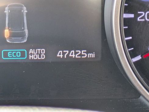 Used 2024 Kia Carnival LX image 24