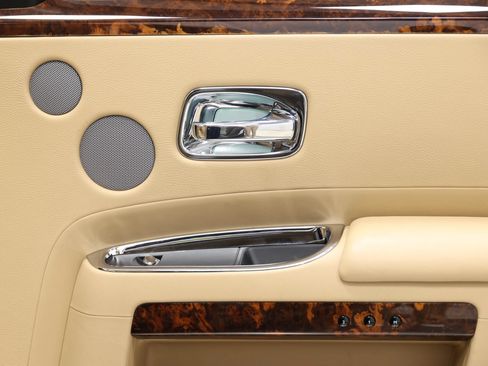 Used 2010 Rolls-Royce Ghost RWD image 86