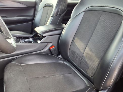 Certified 2023 Jeep Grand Cherokee L Laredo image 3